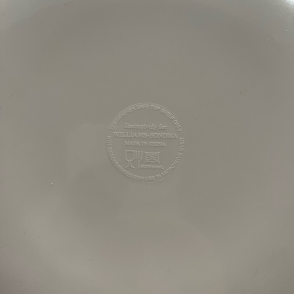 Williams Sonoma 8.5” melamine plates Schumacher Ikat pattern set of 4 - Picture 5 of 5